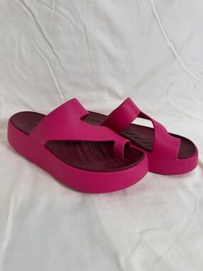 Crocs Getaway Platform Toe Loop Sandals - Pink - Women's Size 4 - EUC